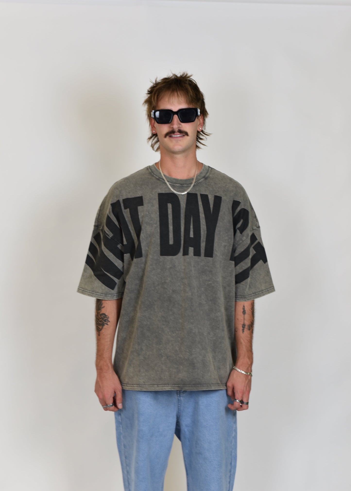 MULTIPASS TEE - CHARCOAL